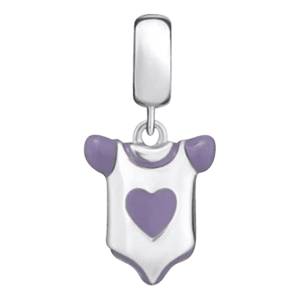 Product afbeelding voorkant van onze nieuwe romper bedel. Afgewerkt met lila emaille met hart en lila mouwen. Gemaakt van 925 Sterling Zilver