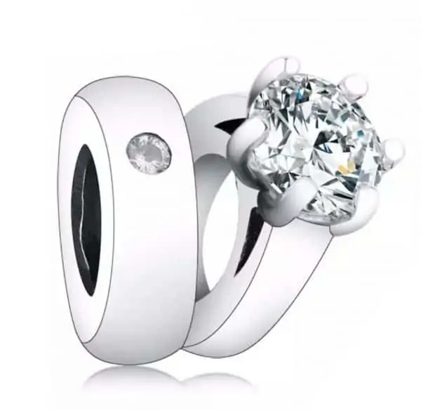 Product Afbeelding Vooraanzicht van onze prachtige verlovingsringen bedel. Twee ringen in een met grote zirkonia steen. Geweldig cadeau voor je onder trouw of bruiloft. Gemaakt van 925 sterling zilver en zirkonia.