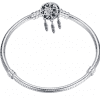 Product Afbeelding Vooraanzicht van onze nieuwe bedel armband droomvanger. Deze prachtige dromenvanger bedelarmband is gemaakt van 925 sterling zilver. De droomvanger heeft 3 bewegende veren aan de clip hangen. Het hartje in het midden is voorzien van een zirkonia. Een echt dreamcatcher is een eyecatcher aan je arm.