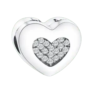 Product Afbeelding Voor en Achteraanzicht van onze nieuwe clip hart. Deze hart van 925 sterling zilver is een echte eyecatcher aan je armband. In het midden van de clip zit een groot hart met zirkonia. Hou je bedels uitelkaar met deze mooi clip hartje.