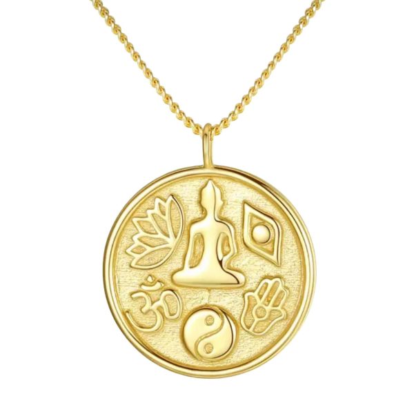 Product Afbeelding Vooraanzicht van onze prachtige balans ketting goud. Deze ketting heeft 5 symbolen. Boedha, lotusbloem, ying yang gemaakt van 925 sterling zilver met een laagje 14 karaat goud. Inclusief ketting 45 cm.