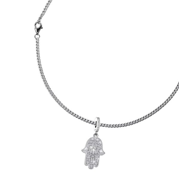 Product Afbeelding Vooraanzicht van onze prachtige hamsa hand ketting. Deze prachtige charm is in zn geheel ingelegd met zirkonia steentjes en de gourmet ketting van 50 centimeter en fatima charm zijn gemaakt van 925 sterling zilver.