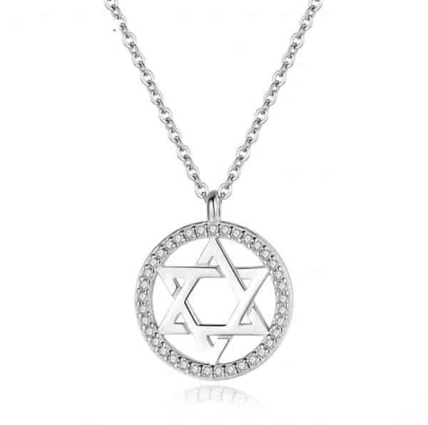 Product Afbeelding Vooraanzicht van onze prachtige davidster ketting met rondom zirkoni over het ronde gedeelte. Inclusief ketting van 45 cm. In 925 sterling zilver