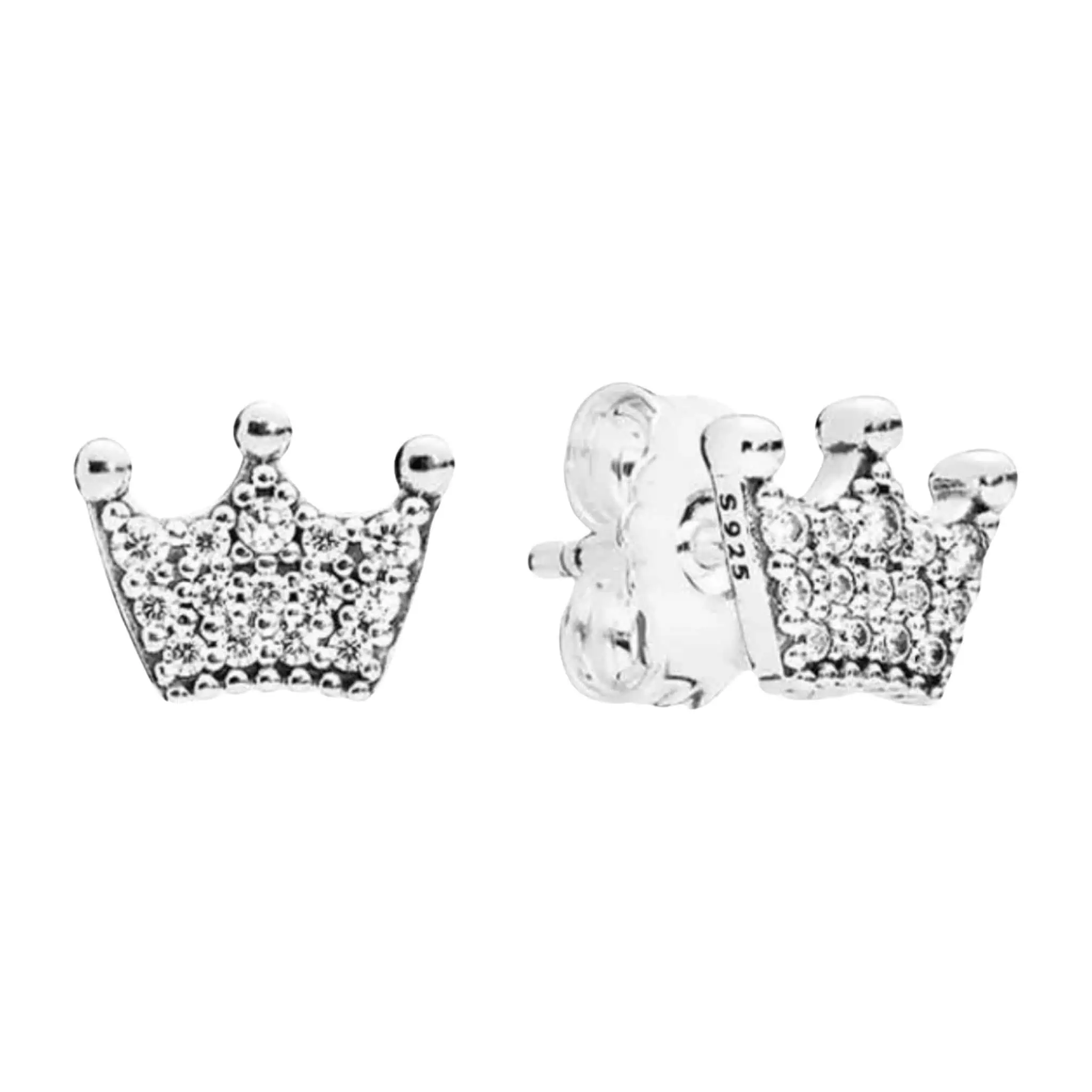 Product Afbeelding Vooraanzicht van onze prachtige kroontjes studs. Deze oorbellen zijn gemaakt van 925 sterling zilver en totaal ingelegd met zirkonia steentjes