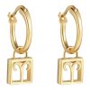 Product Afbeelding Vooraanzicht van onze nieuwe oorbellen uit de horoscoop collectie. Deze prachtige oorringen met het horoscoopteken ram zijn een echte eyecatcher aan je oren. Deze oorbelletjes zijn gemaakt van 925 sterling zilver met een laagje 18 karaat goud.