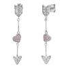 Vooraanzicht van onze nieuwe oorbellen pijl. Deze long chain oorbellen in het thema van valentijn zijn gemaakt van 925 sterling zilver. Aan beide uiteindes van de oorbellen cupido zitten zirkonia's. Het Hart in het midden is ingelegd met roze zirkonia. Deze liefdes oorbellen zijn perfect voor valentijn.