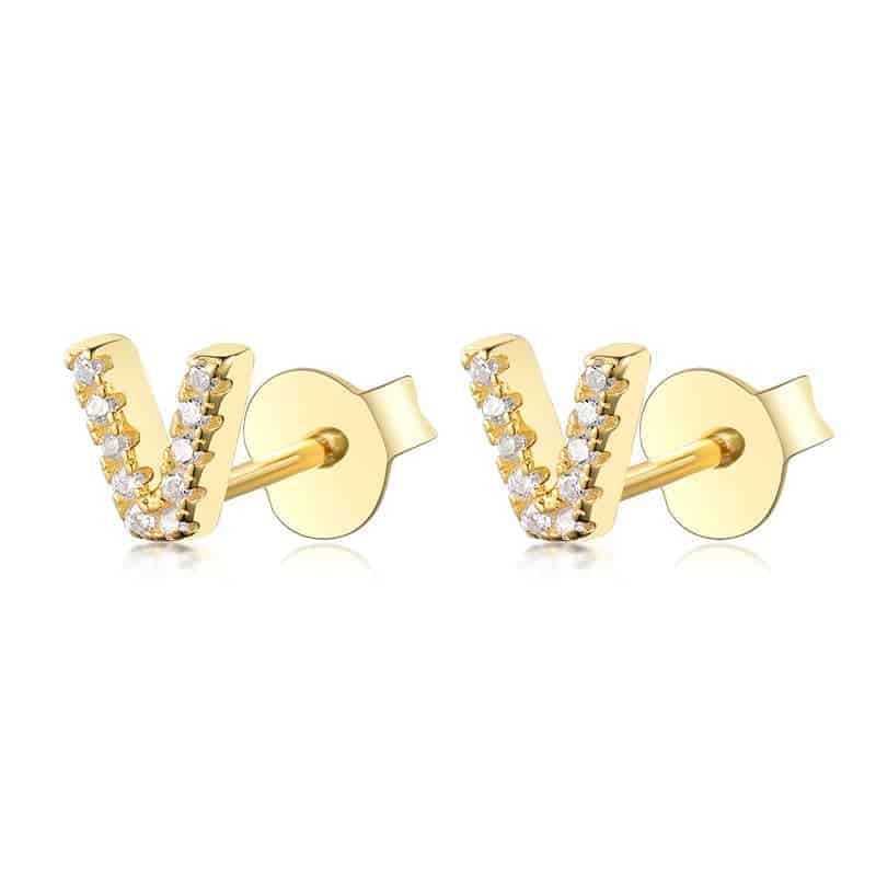 Persoon belast met sportgame Onaangenaam Alfabet Letter oorbellen V | Studs | 925 Sterling Zilver