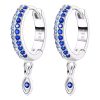 Product Afbeelding Vooraanzicht van onze prachtige nieuwe oorringen uit de oorbellen collectie. Deze boze oog oorringen zijn in de ring totaal ingelegd met blauwe zirkonia stenen net als het oog aan de hanger van de ring. Gemaakt van 925 sterling zilver.