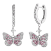 Vooraanzicht van onze nieuwe collectie. Deze prachtige vlinder oorringen in zilver zijn helemaal bezet met transparante en roze zirkonia. Ook de ringen van deze prachtige vlindertjes zijn ook ingelegd met zirkonia. Let them fly!