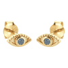Product afbeelding vooraanzicht van onze prachtige stud boze oog oorstekers in goud kleur.. Deze oorstekers zijn gemaakt van 925 sterling zilver met een grote blauwe zirkonia. Inclusief een laagje 14 karaat goud. Het boze oog oorsteker is perfect voor je 2e gaatje maar kan ook heel klassiek als normale oorbel gebruikt worden. En bescherming en een mooie oorbel in 1.