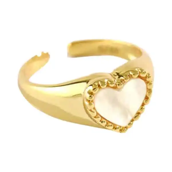 Product Afbeelding Vooraanzicht van onze nieuwe verstelbare ring. Met parelmoer hart in de vorm van een hart met ballen. De ring id gemaakt van 925 sterling zilver met een gouden laagje. De ring is verstelbaar.