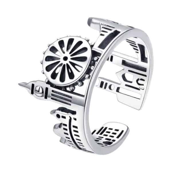 Product Afbeelding Vooraanzicht van onze nieuwe londen ring uit de collectie ringen. Deze London ring is gemaakt van 925 sterling zilver en verstelbaar. Alle hoogtepunten van londen staan op een rij. Zoals big ben en het reuzenrad.