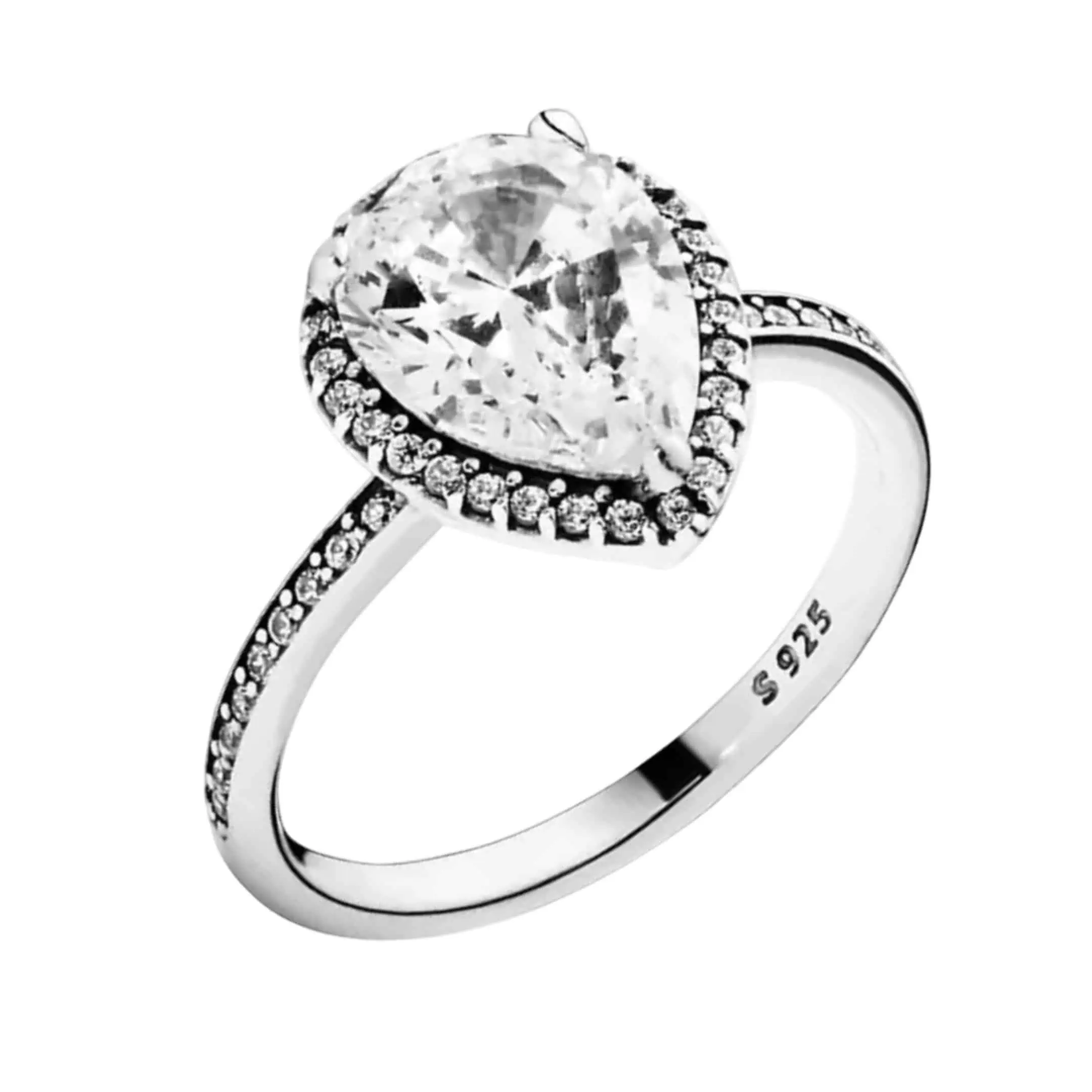 Product Afbeelding Vooraanzicht van onze prachtige nieuw ring druppel uit de collectie ringen. Deze druppel ring is gemaakt van 925 sterling zilver met een grote druppel zirkonia steen met rondom kleine zirkonia steentjes.