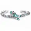 Product Afbeelding Vooraanzicht van onze nieuwe slavenarmband slang. Deze slangen armband is gemaakt van 925 sterling zilver en afgewerkt met blauwe zirkonia en blauwe emaille. Verstelbaar, dus past altijd op je pols