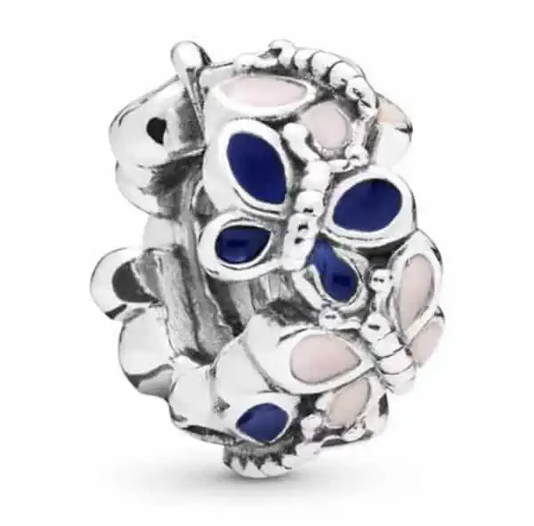 Product Afbeelding Voor en Achterzijde van onze lieve vlinder spacer uit de spacers collectie. Deze spacer is gemaakt van 925 sterling zilver en blauwe en roze emaille. In de binnenkant zit een rubberen ring om de bedels op zijn plek te houden.