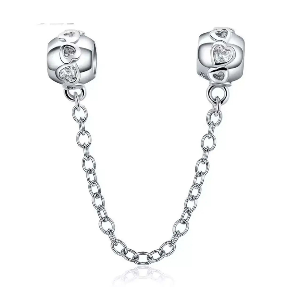 Product Afbeelding Voor en Achterzijde van onze veiligheidsketting rond met hartjes rondom. Deze veiligheidsketting zorgt ervoor dat je bedels niet van je armband afvallen en is gemaakt van 925 sterling zilver.