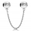 Vooraanzicht van onze prachtige veiligheidsketting strik. De strik is bezet zirkonia. Aan alle kanten van de bol zit de prachtige strik opgelegd met echt 925 sterling zilver. De safety chain heeft een keurmerk van 925 sterling zilver.